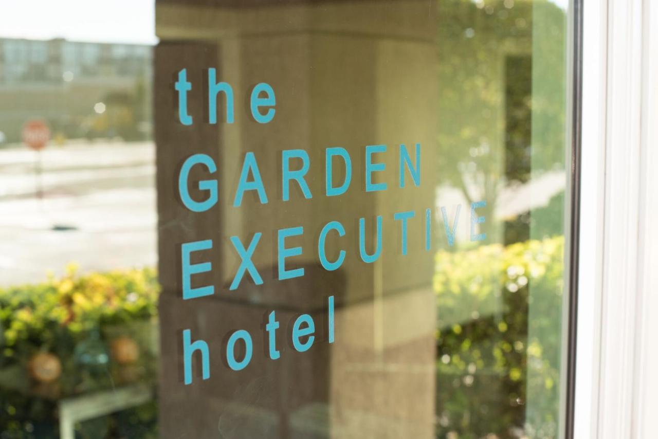Garden Executive Hotel South Plainfield Bagian luar foto